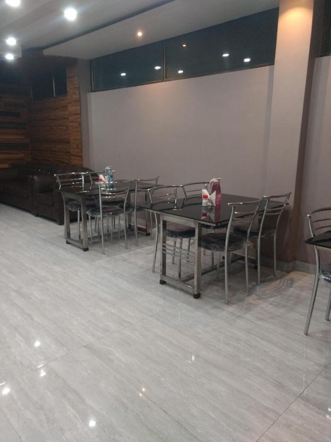 Woodland Lodge And Restaurant Guwahati Luaran gambar