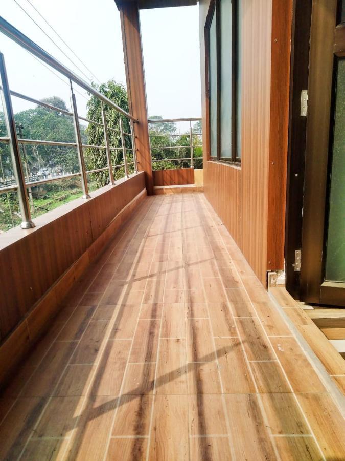 Woodland Lodge And Restaurant Guwahati Luaran gambar