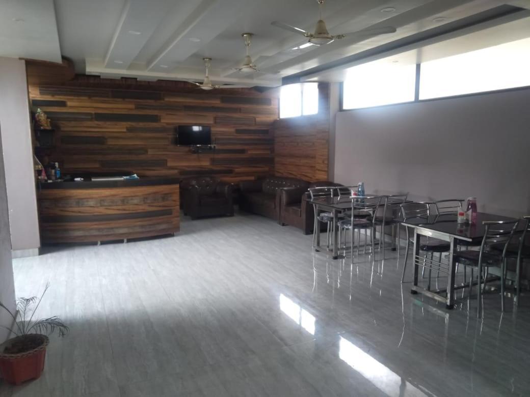 Woodland Lodge And Restaurant Guwahati Luaran gambar